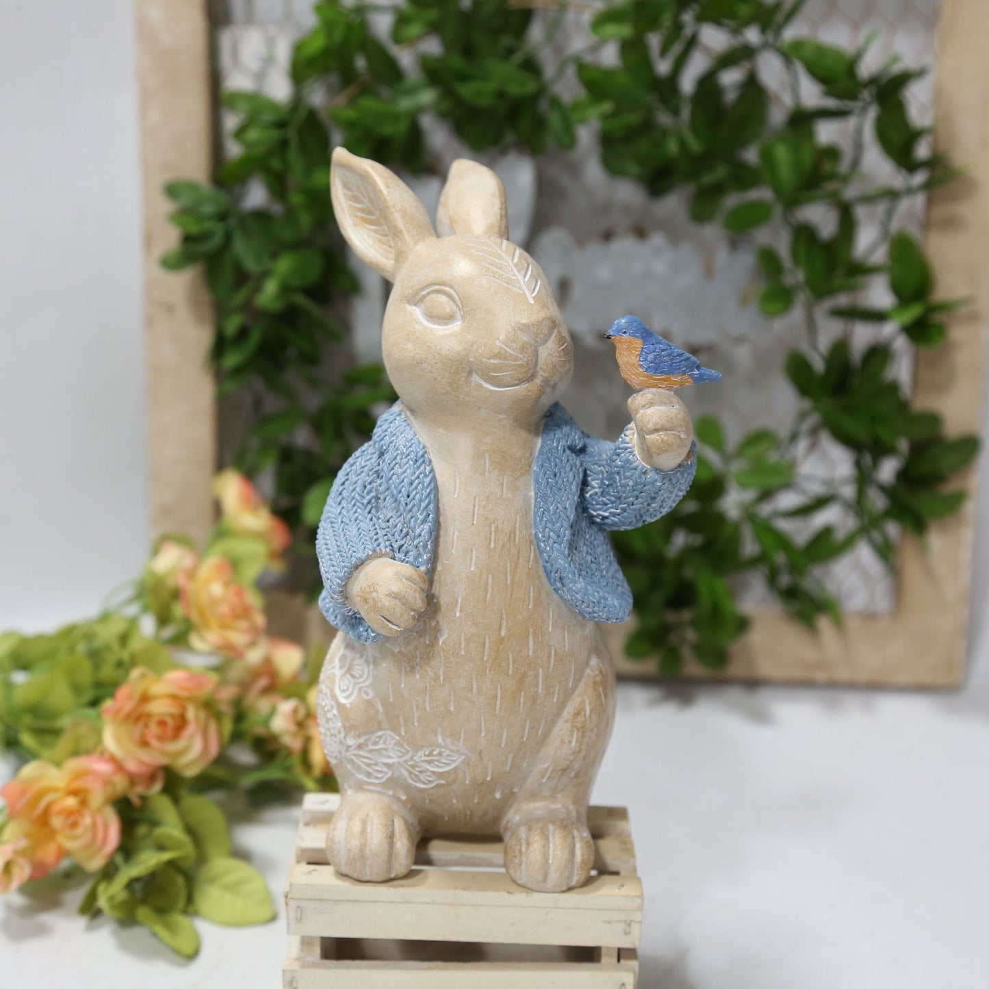 Easter European-style Home Resin  Woodcut Concave Carved Pattern Effect Easter Rabbit